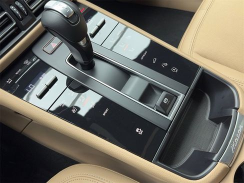 Used 2025 Porsche Macan Turbo image 30