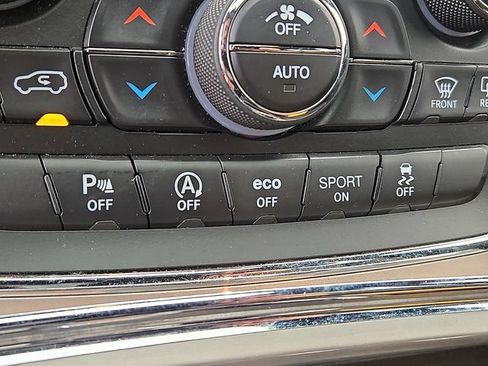 Used 2018 Jeep Grand Cherokee Altitude AWD/4WD image 18
