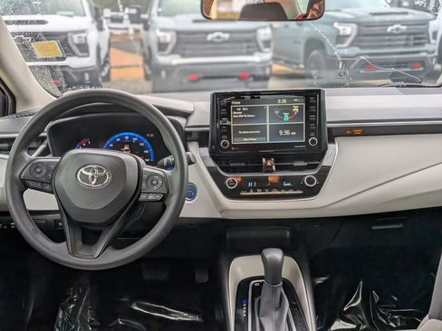 Used 2022 Toyota Corolla LE image 18