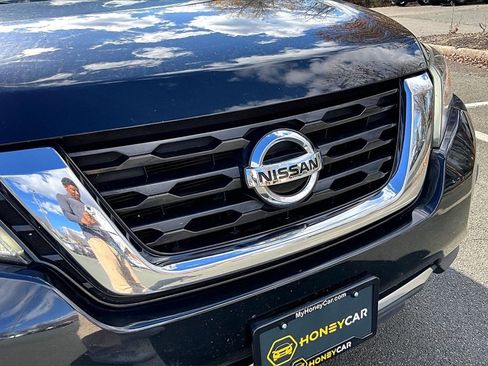 Used 2020 Nissan Pathfinder S image 29