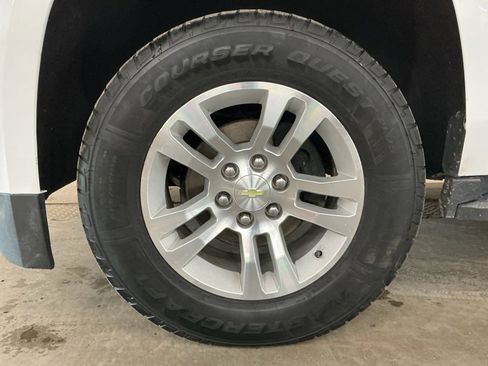 Used 2019 Chevrolet Suburban LT image 38