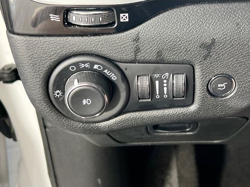 Used 2023 Jeep Cherokee Altitude Lux AWD/4WD image 10