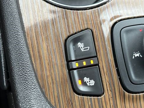 Certified 2023 GMC Acadia SLE w/ Driver Convenience Package image 17