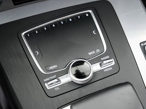 Used 2020 Audi Q5 2.0T Titanium Premium Plus w/ Premium Plus Package image 18