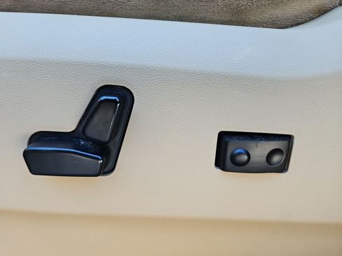 Used 2013 Dodge Grand Caravan Crew w/ Safety Sphere Group FWD image 21