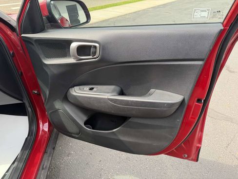 Used 2021 Hyundai Venue SE FWD image 20