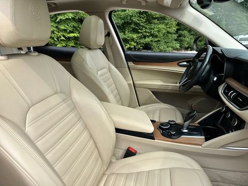 Used 2019 Alfa Romeo Stelvio Ti Lusso w/ Quick Order Package 22X Lusso AWD/4WD image 17