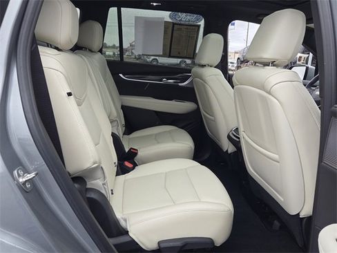 Used 2025 Cadillac XT6 Sport w/ Technology Package image 16