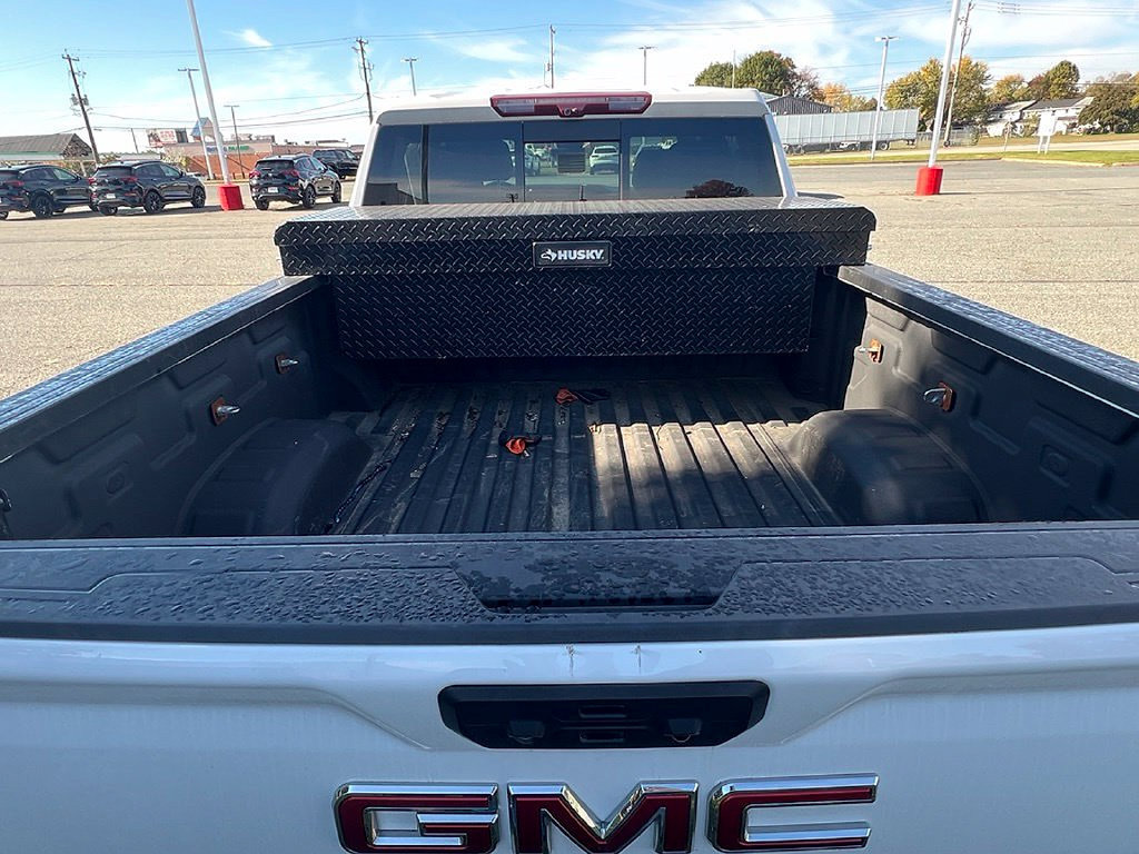 Used 2024 GMC Sierra 2500 AT4 w/ Technology Package AWD/4WD image 9