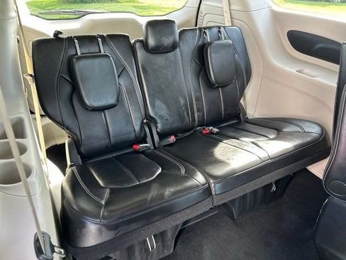 Used 2024 Chrysler Pacifica Limited FWD image 52
