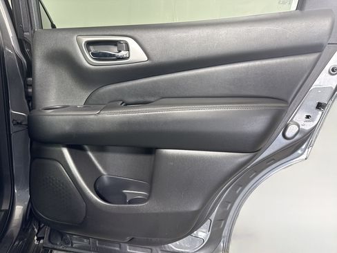 Used 2020 Nissan Pathfinder Platinum FWD image 28