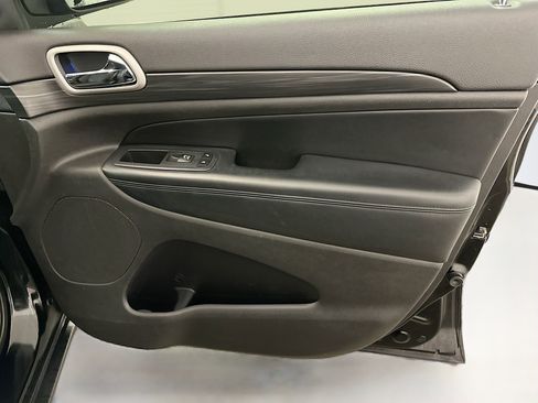 Used 2020 Jeep Grand Cherokee Laredo image 33