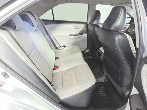 Used 2016 Toyota Camry SE w/ Moonroof Package FWD image 28