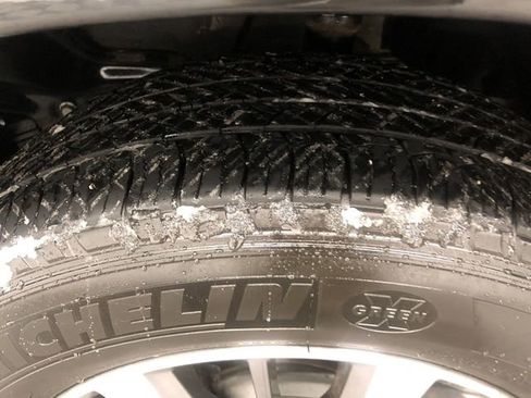 Used 2020 Nissan Pathfinder SV image 28