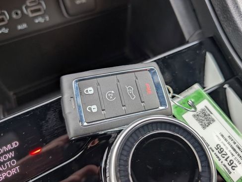 New 2026 Jeep Grand Cherokee Limited w/ Limited Altitude Package image 17