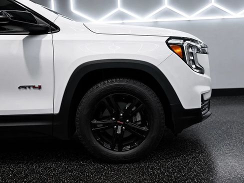 Used 2024 GMC Terrain AT4 AWD/4WD image 5