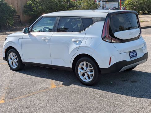 Used 2024 Kia Soul LX w/ Option Group 015 FWD image 6