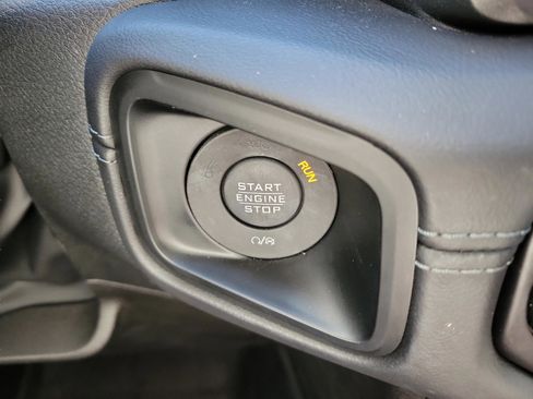 Used 2024 Jeep Gladiator Sport image 25