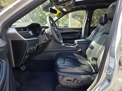 Used 2024 Jeep Grand Cherokee L Limited w/ Luxury Tech Group II image 12