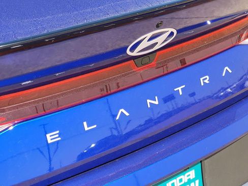 Used 2025 Hyundai Elantra Sport image 8