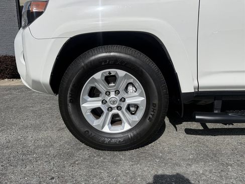 Used 2018 Toyota 4Runner SR5 Premium image 8