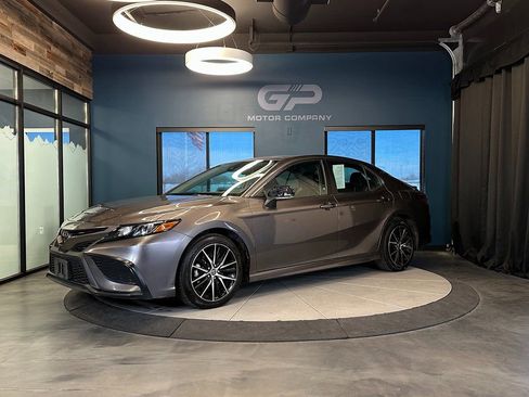 Used 2022 Toyota Camry SE image 7