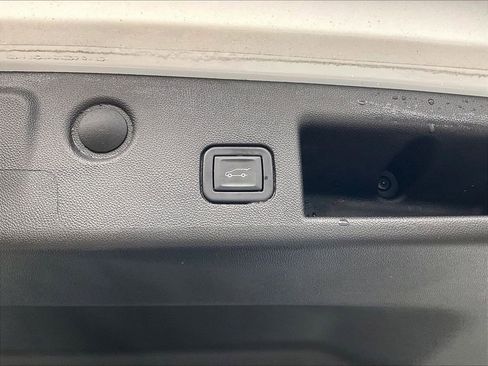 Used 2023 Chevrolet Equinox RS w/ RS Leather Package AWD/4WD image 36