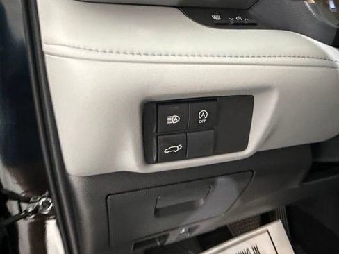 Used 2024 Toyota Highlander XLE FWD image 19