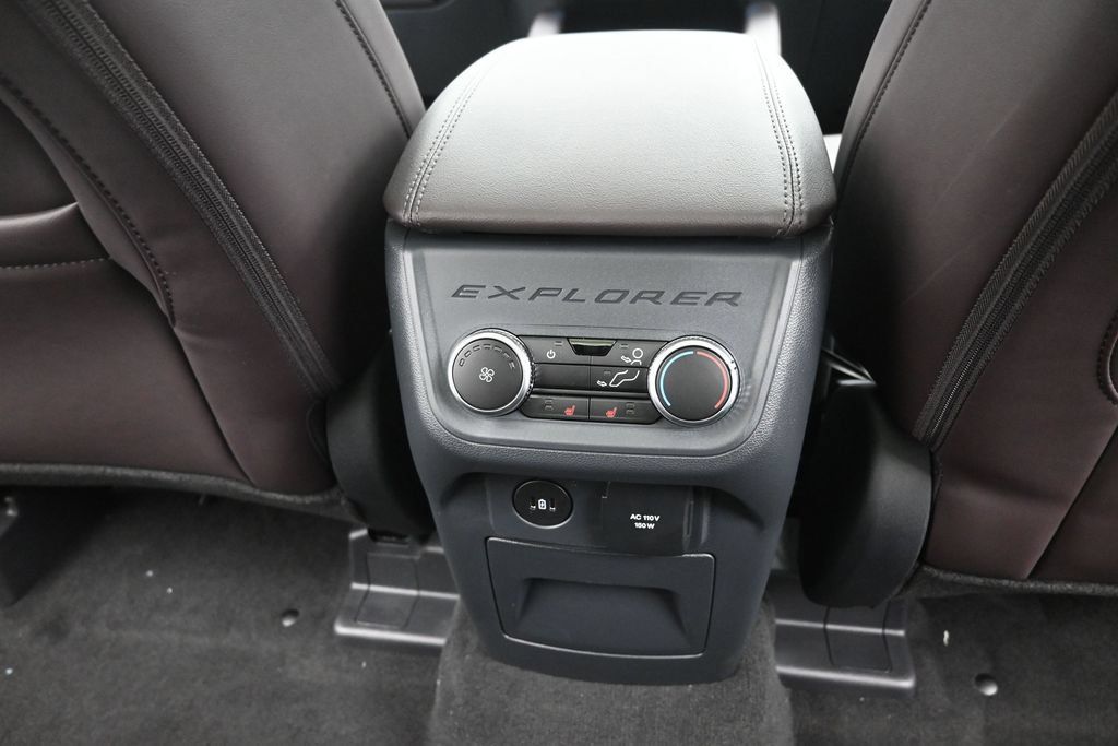 Used 2025 GMC Sierra 3500 SLE AWD/4WD image 7
