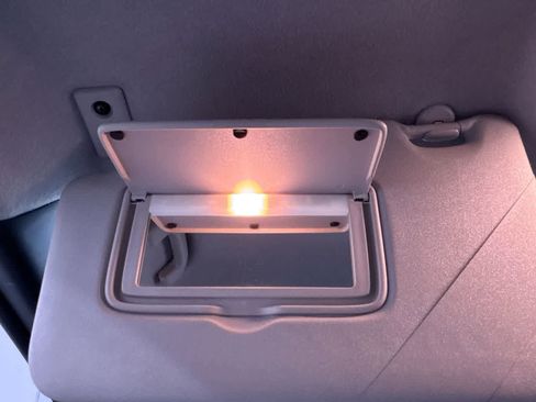 Used 2021 Nissan Kicks SR image 31