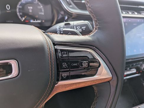Used 2025 Jeep Grand Cherokee L Summit AWD/4WD image 15