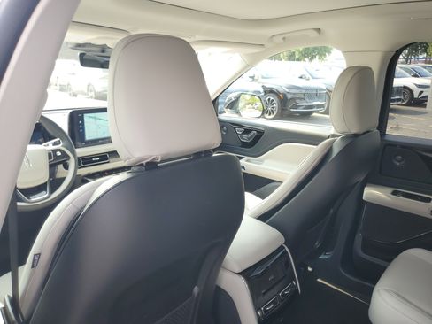 New 2026 Lincoln Aviator AWD image 24