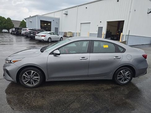 Used 2023 Kia Forte LXS w/ LXS Technology Package FWD image 4