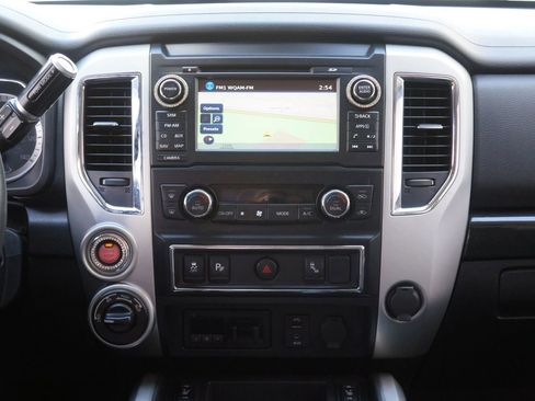 Used 2018 Nissan Titan SV w/ SV Convenience Package image 35