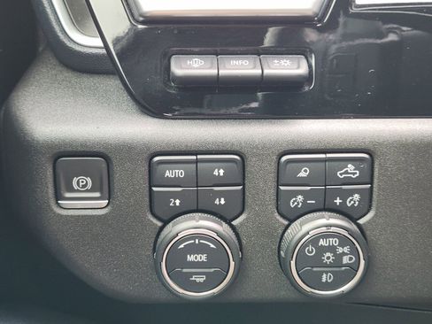 Used 2022 Chevrolet Silverado 1500 High Country w/ High Country Premium Package AWD/4WD image 24