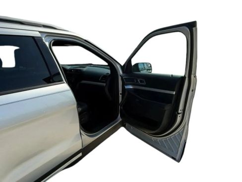Used 2017 Ford Explorer XLT AWD/4WD image 18