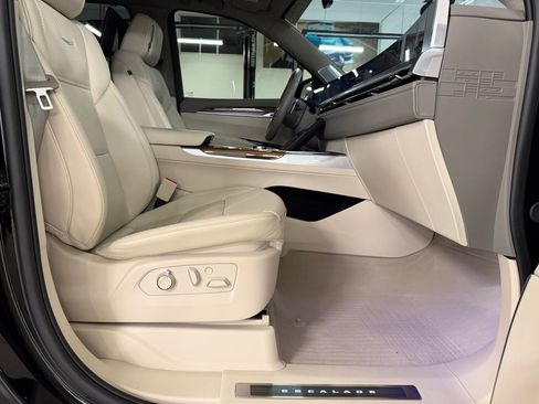 Used 2025 Cadillac Escalade ESV Sport Platinum w/ LPO, ONYX Package AWD/4WD image 45