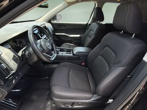 Used 2025 Nissan Pathfinder SV FWD image 18