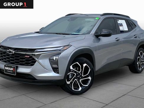 Used 2025 Chevrolet Trax RS w/ Sunroof Package FWD image 1