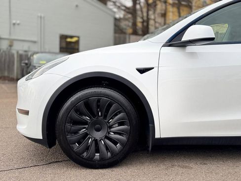 Used 2023 Tesla Model Y Long Range image 10