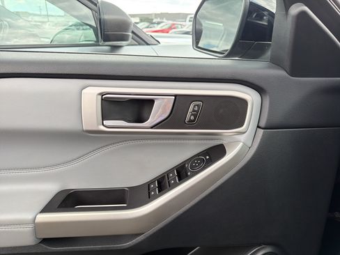 Used 2023 Ford Explorer XLT w/ Equipment Group 202A AWD/4WD image 15