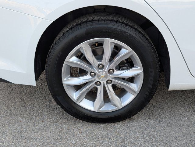 Used 2023 Chevrolet Malibu LT w/ Driver Confidence Package FWD image 3