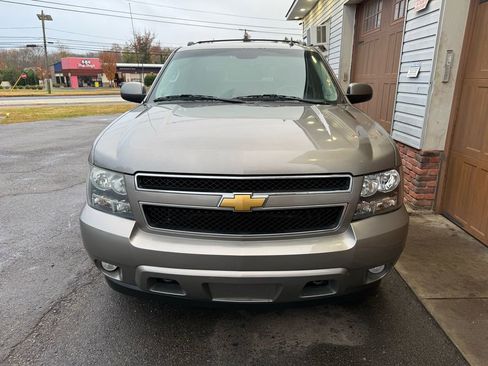 Used 2012 Chevrolet Avalanche LT image 8