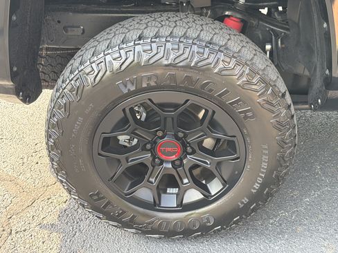 Used 2025 Toyota Tacoma TRD Pro AWD/4WD image 17