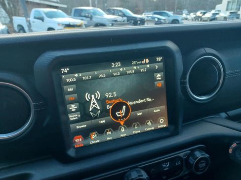 Used 2021 Jeep Wrangler Unlimited Sahara w/ Cold Weather Group image 10