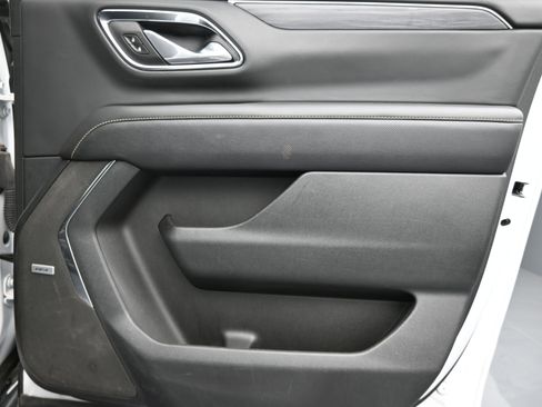 Used 2024 GMC Yukon XL SLT image 11