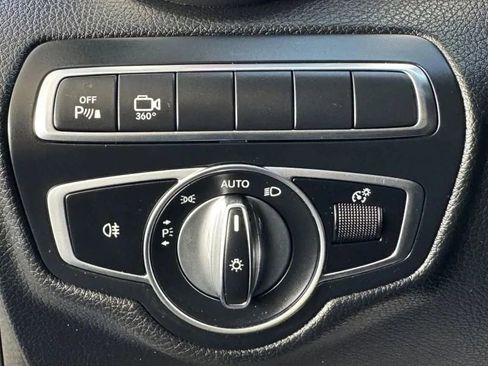 Used 2018 Mercedes-Benz GLC 300 w/ Premium Package image 47