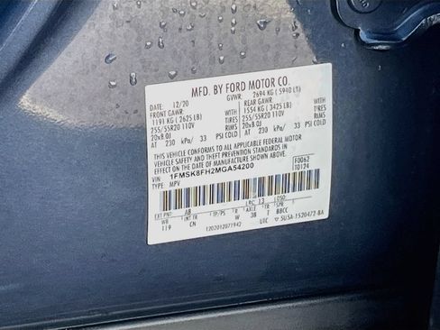 Used 2021 Ford Explorer Limited w/ Equipment Group 301A AWD/4WD image 33