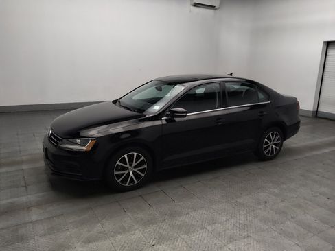 Used 2017 Volkswagen Jetta SE FWD image 2