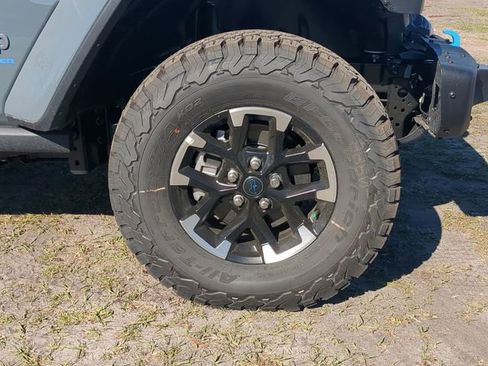 New 2025 Jeep Wrangler Unlimited Rubicon 4xe image 10